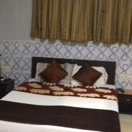 Hotel Majesty Palace Mumbai Exterior photo